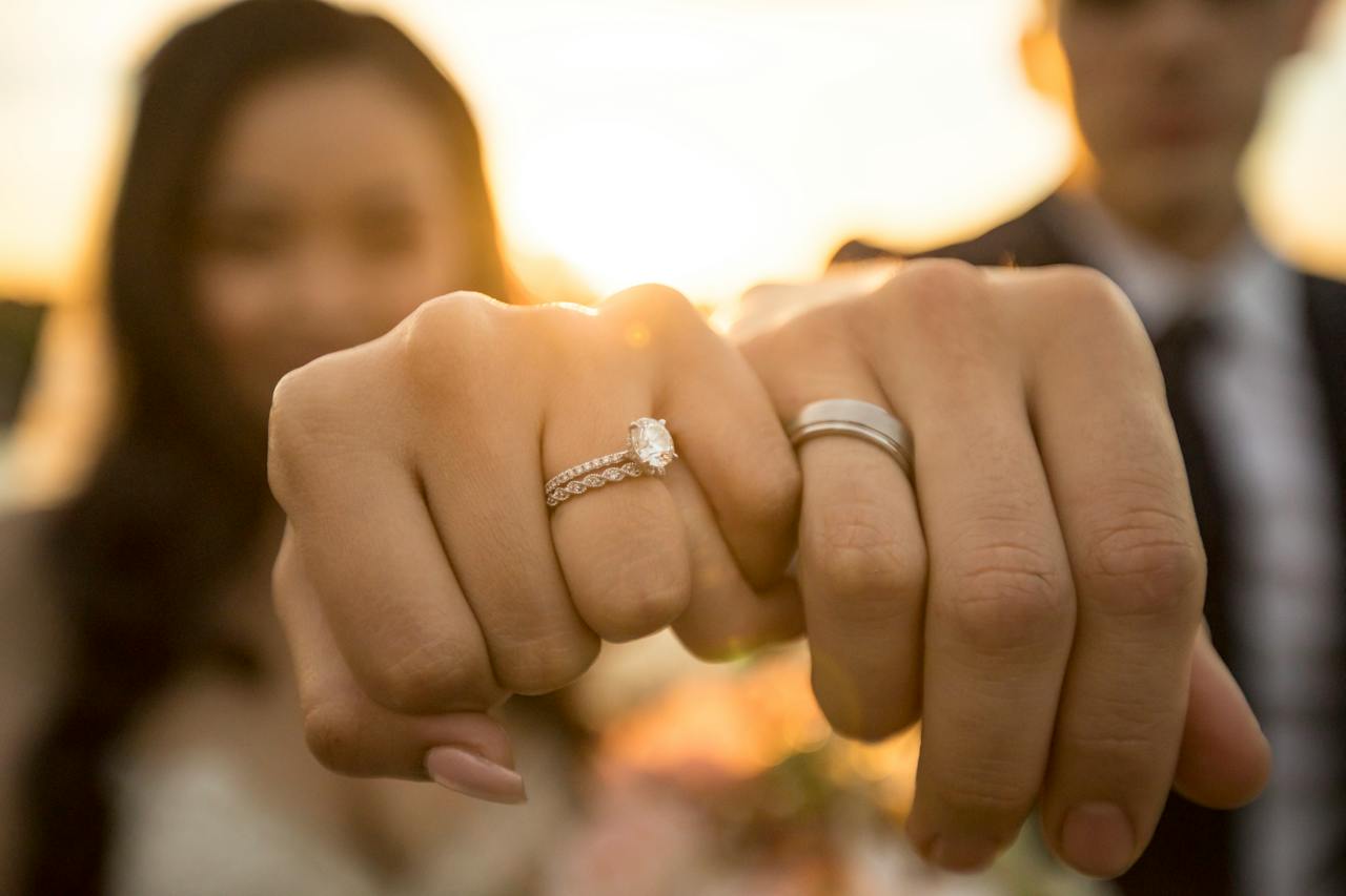 30 Engagement Ring Photos to Hard Launch Your Engagement