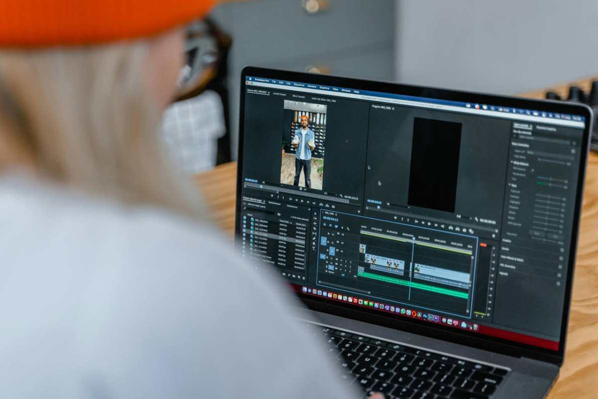 Close-up-of-video-editing-software-on-laptop--focused-on-tim1.jpg