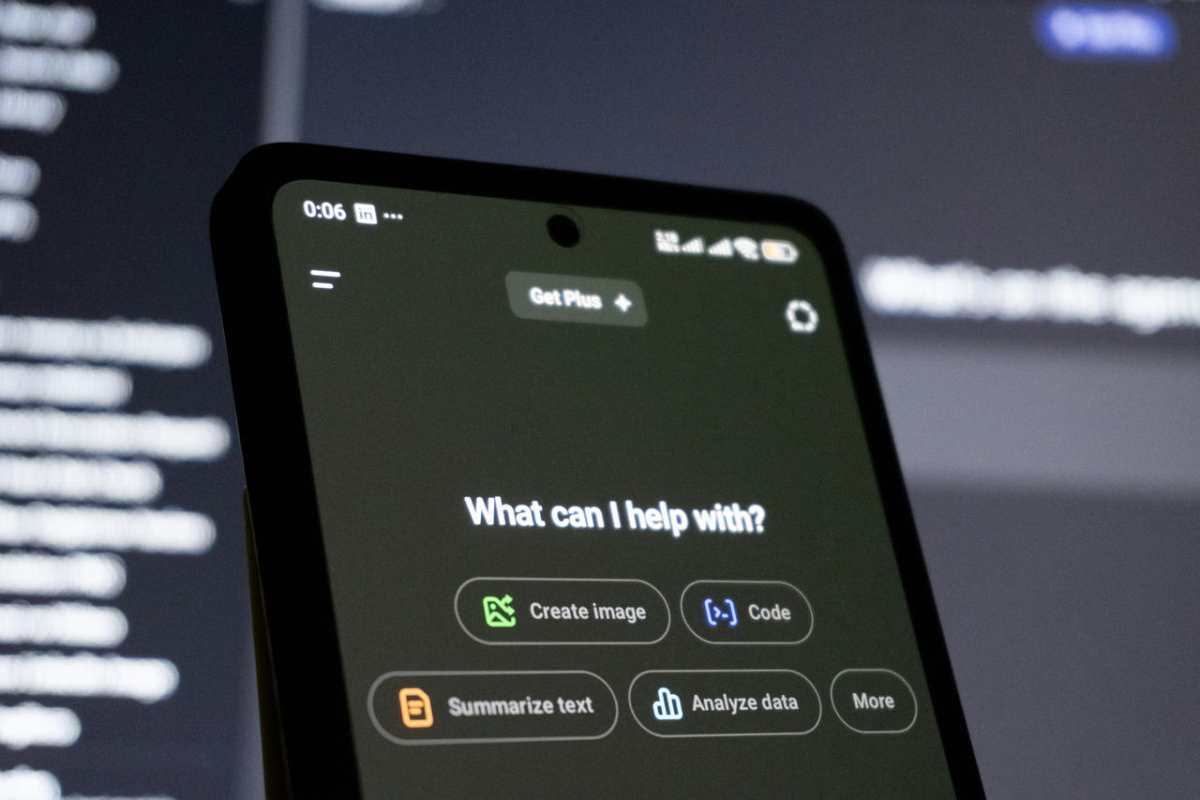 Smartphone-screen-displays-ai-chatbot-interface1.jpg
