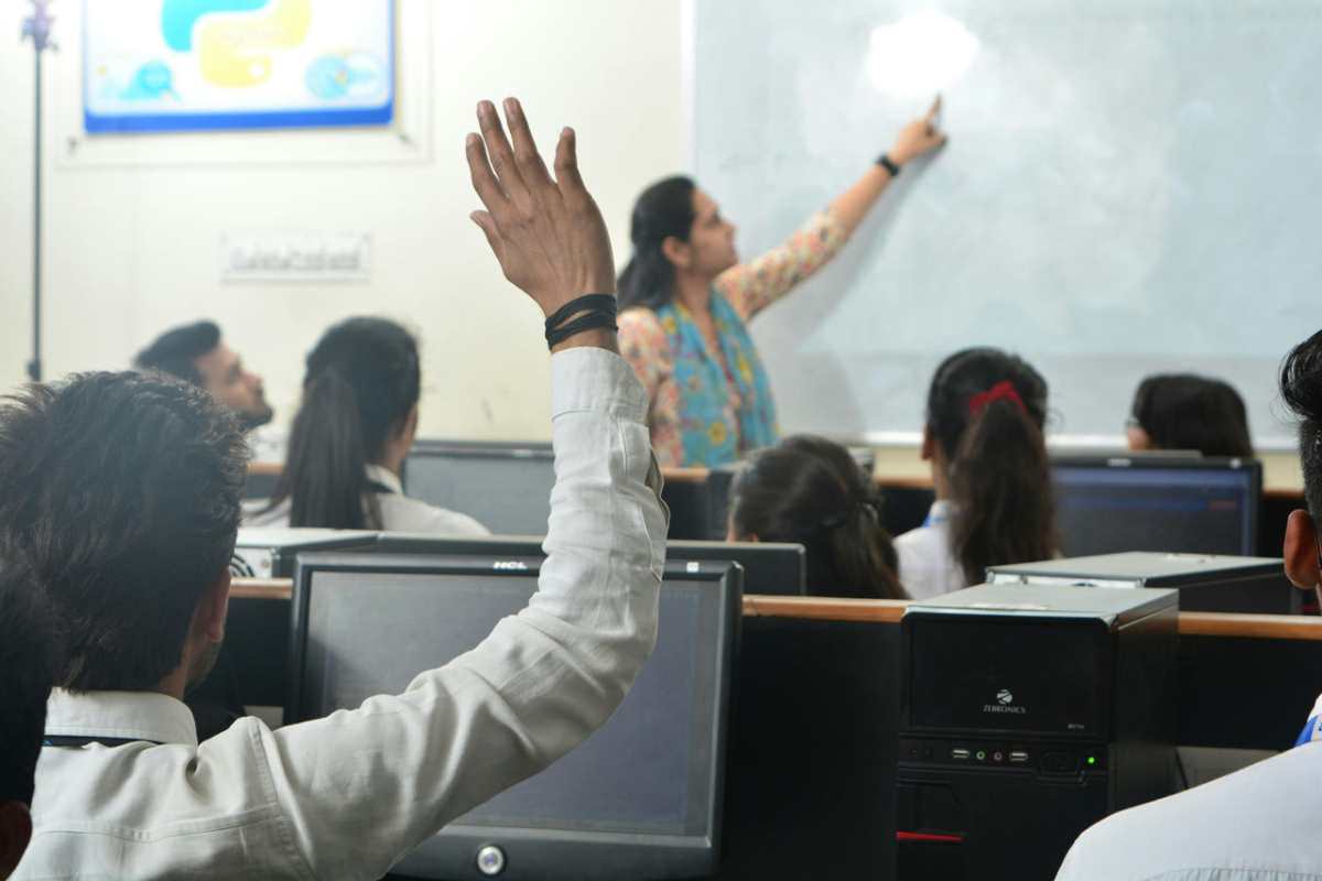 Students-and-teacher-in-a-computer-classroom1.jpg